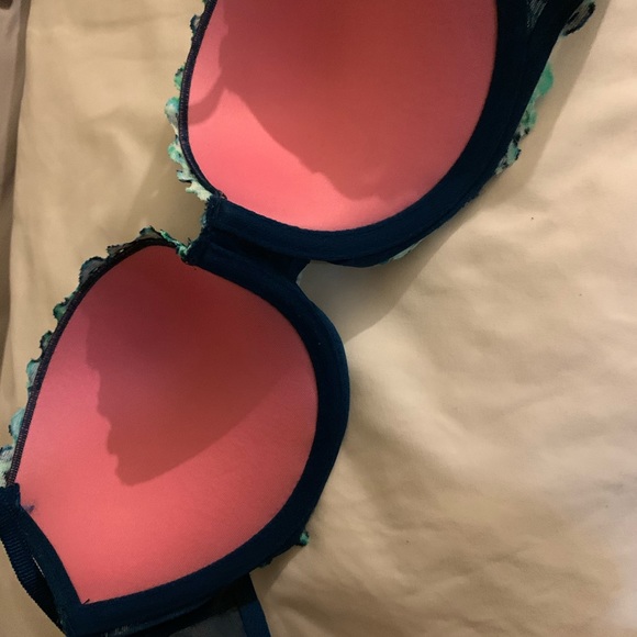 Pink Victoria secret bra - Picture 4 of 4